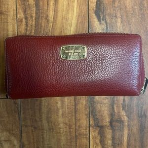 Michael Kors Jet Set Continental Travel Clutch - Maroon Leather, Large